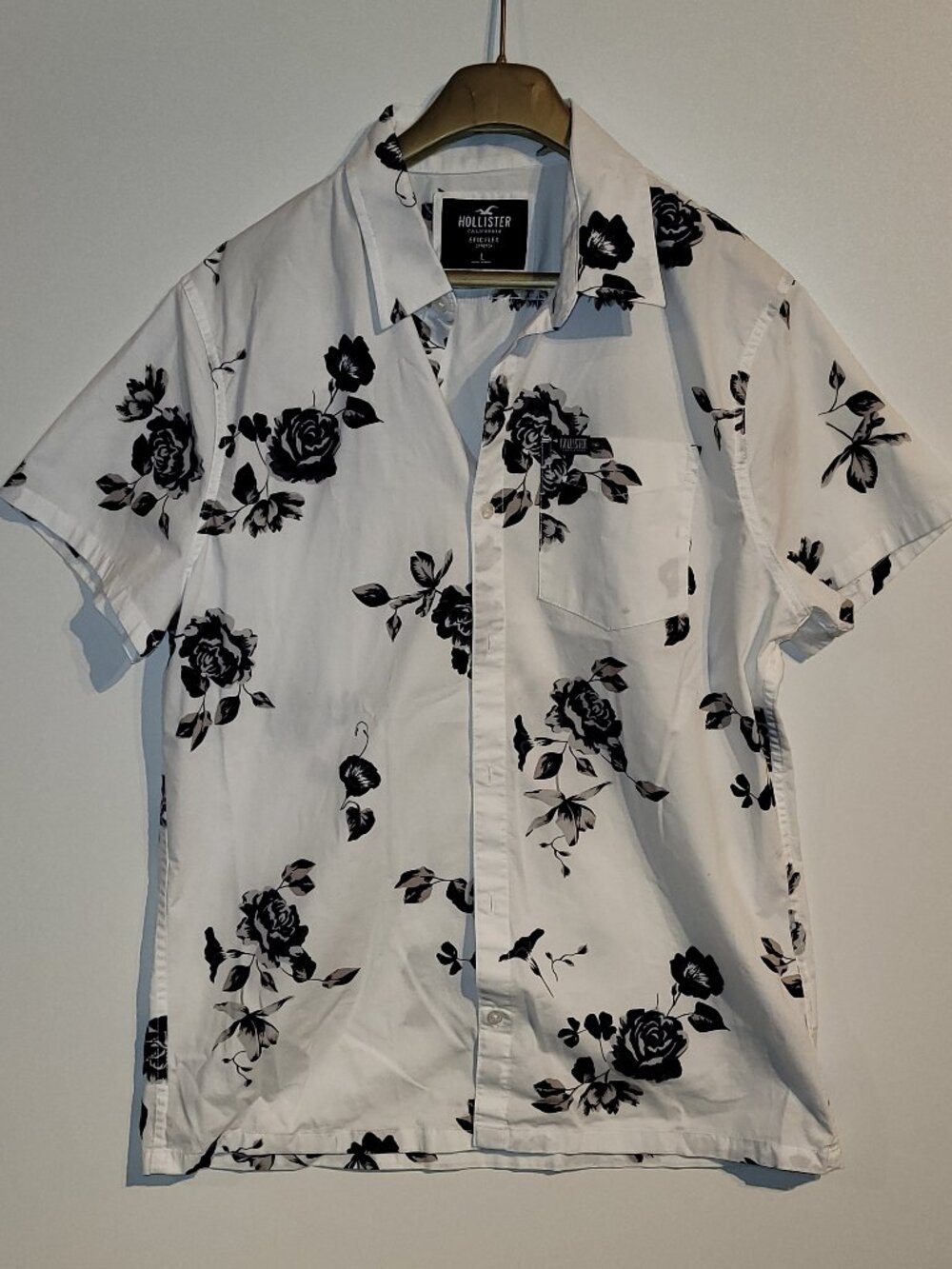 Hollister Epic Flex Men's Short Sleeve Button Down Floral Rose Shirt